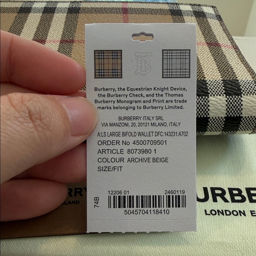 Burberry Large Bi-Fold Snap Wallet - Great Condition - Picture 3 of 10